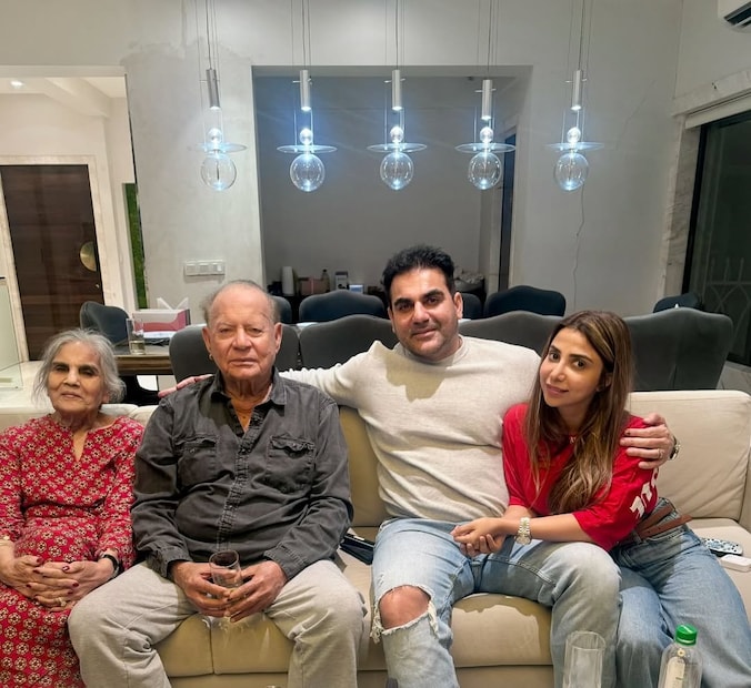  കഴിഞ്ഞ ദിവസമാണ് ബോളിവുഡ് നടൻ അർബാസ് ഖാൻ 58-ാം വയസ്സിൽ വീണ്ടും അച്ഛനായ വിവരം പങ്കുവച്ചത്. അർബാസ് ഖാൻ ആദ്യം വിവാഹം കഴിച്ചത് മലൈക അറോറയെയാണ്. ഈ വിവാഹത്തിൽ അവർക്ക് അർഹാൻ എന്നൊരു മകനുണ്ട്. മലൈകയിൽ നിന്ന് വിവാഹമോചനം നേടിയ ശേഷം, 2023 ഡിസംബറിൽ അദ്ദേഹം ഷൂറയെ വിവാഹം കഴിച്ചു. കഴിഞ്ഞ ഞായറാഴ്ചയാണ് ദമ്പതികൾക്ക് മകൾ പിറന്നത്. ഇതോടെ 58-ാം വയസ്സിൽ അർബാസ് ഖാൻ രണ്ടാമതും അച്ഛനായി.