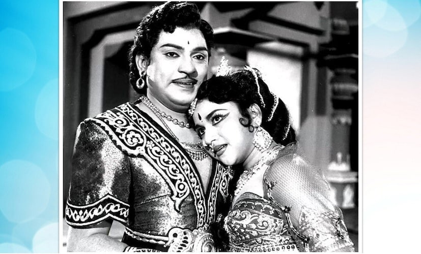 ss rajendran, ss rajendran get married to cr vijayakumari, 3 wives and 8 children, SSR Vijayakumari,Tamil Star Couples,Reel Siblings Real Life Couple, Kaithiin Kaathali, Tamil Cinema Love Marriages, Actors Married in Real Life, Ajith Shalini, Suriya Jyothika, MGR Janaki, Gemini Ganesan Savitri, S S Rajendran, C R Vijayakumari, SSR and Vijayakumari acted as siblings after marriage, SSR first wife Pankajam, SSR Vijayakumari separation reason, SSR third marriage Tamarai Selvi, Love story of S S Rajendran and Vijayakumari, എസ്.എസ്.ആർ. വിജയകുമാരി, SSR Vijayakumari, തമിഴ് താരദമ്പതികൾ, സിനിമയിലെ സഹോദരങ്ങൾ യഥാർത്ഥ ജീവിതത്തിൽ ദമ്പതികൾ, കൈതിയിൻ കാതലി, കാമുകൻ കാമുകി, വിവാഹിതരായ താരങ്ങൾ, അജിത് ശാലിനി, സൂര്യ ജ്യോതിക, എം.ജി.ആർ. ജാനകി, ജെമിനി ഗണേശൻ സാവിത്രി, എ.വി.എം. രാജൻ പുഷ്പലത, എസ്.എസ്. രാജേന്ദ്രൻ, സി.ആർ. വിജയകുമാരി, തമിഴ് സിനിമാ ചരിത്രം, എസ്.എസ്.ആർ ആദ്യ ഭാര്യ പങ്കജം, തമിഴ് സിനിമയിലെ പ്രണയ വിവാഹങ്ങൾ, എസ്.എസ്.ആർ മൂന്നാം വിവാഹം താമരൈ സെൽവി, Cinema, Tamil Cinema, Tamil Actress, Actor, Actress, Actors Life, Actresses Life, Actor SSR, Actor SSR Rajendran, Actress C.R. Vijayakumari, Actress Vijayakumari, SSR - C.R. Vijayakumari, Tamil Actor,Tamil actors real life, Tamil actors and actresses, Tamil movie couples, SSR Vijayakumari, Kaithiyin Kaadhal, Tamil film industry, സി.ആർ. വിജയകുമാരി, എസ്.എസ്.ആർ , ഭാര്യയും കുട്ടികളും ഉണ്ടായിരിക്കെ,സിനിമയിലെ സഹോദരിയെ വിവാഹം ചെയ്ത താരം,3 ഭാര്യമാരും , 8 മക്കളുമുള്ള പ്രമുഖ നടൻ