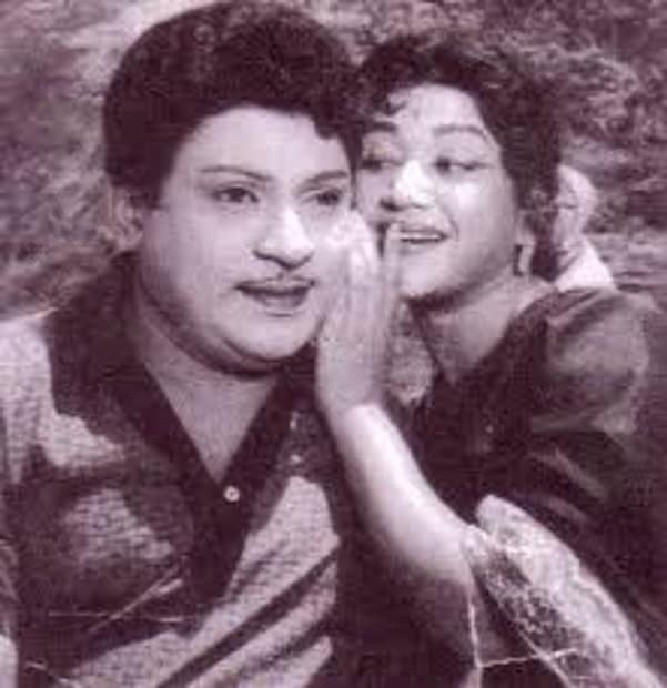 ss rajendran, ss rajendran get married to cr vijayakumari, 3 wives and 8 children, SSR Vijayakumari,Tamil Star Couples,Reel Siblings Real Life Couple, Kaithiin Kaathali, Tamil Cinema Love Marriages, Actors Married in Real Life, Ajith Shalini, Suriya Jyothika, MGR Janaki, Gemini Ganesan Savitri, S S Rajendran, C R Vijayakumari, SSR and Vijayakumari acted as siblings after marriage, SSR first wife Pankajam, SSR Vijayakumari separation reason, SSR third marriage Tamarai Selvi, Love story of S S Rajendran and Vijayakumari, എസ്.എസ്.ആർ. വിജയകുമാരി, SSR Vijayakumari, തമിഴ് താരദമ്പതികൾ, സിനിമയിലെ സഹോദരങ്ങൾ യഥാർത്ഥ ജീവിതത്തിൽ ദമ്പതികൾ, കൈതിയിൻ കാതലി, കാമുകൻ കാമുകി, വിവാഹിതരായ താരങ്ങൾ, അജിത് ശാലിനി, സൂര്യ ജ്യോതിക, എം.ജി.ആർ. ജാനകി, ജെമിനി ഗണേശൻ സാവിത്രി, എ.വി.എം. രാജൻ പുഷ്പലത, എസ്.എസ്. രാജേന്ദ്രൻ, സി.ആർ. വിജയകുമാരി, തമിഴ് സിനിമാ ചരിത്രം, എസ്.എസ്.ആർ ആദ്യ ഭാര്യ പങ്കജം, തമിഴ് സിനിമയിലെ പ്രണയ വിവാഹങ്ങൾ, എസ്.എസ്.ആർ മൂന്നാം വിവാഹം താമരൈ സെൽവി, Cinema, Tamil Cinema, Tamil Actress, Actor, Actress, Actors Life, Actresses Life, Actor SSR, Actor SSR Rajendran, Actress C.R. Vijayakumari, Actress Vijayakumari, SSR - C.R. Vijayakumari, Tamil Actor,Tamil actors real life, Tamil actors and actresses, Tamil movie couples, SSR Vijayakumari, Kaithiyin Kaadhal, Tamil film industry, സി.ആർ. വിജയകുമാരി, എസ്.എസ്.ആർ , ഭാര്യയും കുട്ടികളും ഉണ്ടായിരിക്കെ,സിനിമയിലെ സഹോദരിയെ വിവാഹം ചെയ്ത താരം,3 ഭാര്യമാരും , 8 മക്കളുമുള്ള പ്രമുഖ നടൻ