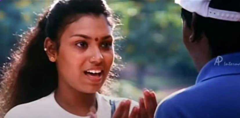 പ്രിയങ്ക എന്നാണ് ആ നടിയുടെ പേര്. 'കാതൽ ദേശം' എന്ന സിനിമയിലായിരുന്നു അവർ അഭിനയത്തിൽ അരങ്ങേറ്റം കുറിച്ചത്. ശേഷം സ്വഭാവനടിയായി അവർ നിരവധി സിനിമകളിൽ അഭിനയിച്ചു. കോമഡി വേഷങ്ങളിൽ ആ നടി തിളങ്ങി. പ്രത്യേകിച്ചും വടിവേലുവിന്റെ ഒപ്പം. അതോടെ അവർ ആരാധകർക്കിടയിലും ശ്രദ്ധനേടി. സിനിമയിൽ വളരെ ചെറിയ പ്രായത്തിൽ വന്നുചേർന്ന നടിയാണ് പ്രിയങ്ക. അവതരിപ്പിച്ച ഒരുപിടി നല്ല വേഷങ്ങളിൽ ഒന്ന് നടൻ അജിത്തിന്റെ കൂടെയുള്ള വില്ലത്തി വേഷമായിരുന്നു (തുടർന്നു വായിക്കുക)