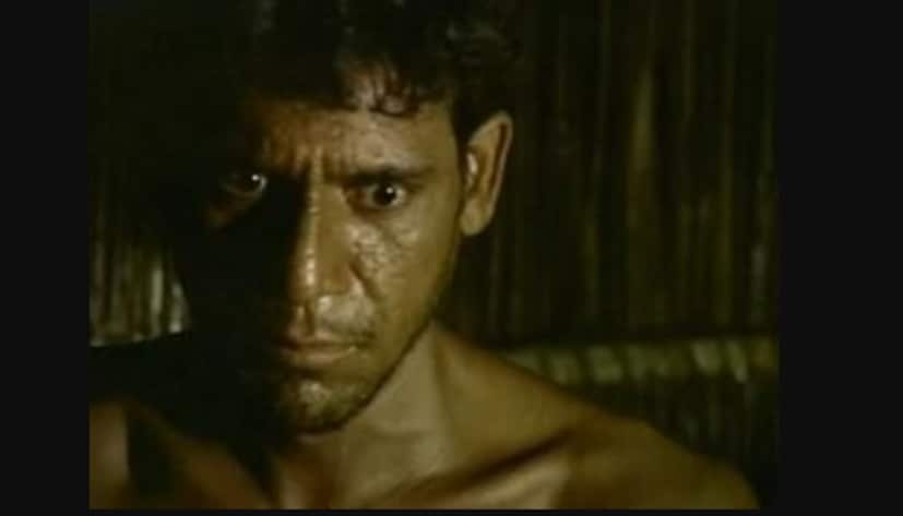 Om Puri gained widespread acclaim with the 1980 Hindi film Aakrosh, earning the Filmfare Best Supporting Actor award.