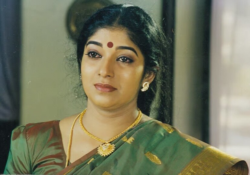 നിരവധി ടി.വി. ഷോകൾക്കിടയിൽ തന്റെ 'സിംഗിൾ' സ്റ്റാറ്റസിനെ കുറിച്ച് സിതാര വ്യക്തമാക്കിയിരുന്നു. കുറച്ചു വർഷങ്ങൾക്ക് മുൻപ്, ഒരു മാധ്യമ പരിപാടിക്കിടെ സിതാര അതിനുള്ള കാരണം വ്യക്തമാക്കി. വളരെക്കാലം മുൻപേ താൻ കൈക്കൊണ്ട തീരുമാനപ്രകാരമാണ് അവിവാഹിതയായി ജീവിക്കുന്നത് എന്ന് സിതാര. സിതാരയ്ക്ക് നിരവധി വിവാഹാലോചനകൾ വന്നുപോയിട്ടുണ്ട്. എന്നാൽ, തന്റെ മാതാപിതാക്കളെ അത്രയേറെ സ്നേഹിക്കുന്ന മകളായതു കാരണം സിതാര ആ വിവാഹാലോചനകൾക്ക് പ്രാധാന്യം നൽകാൻ പോയില്ലത്രേ