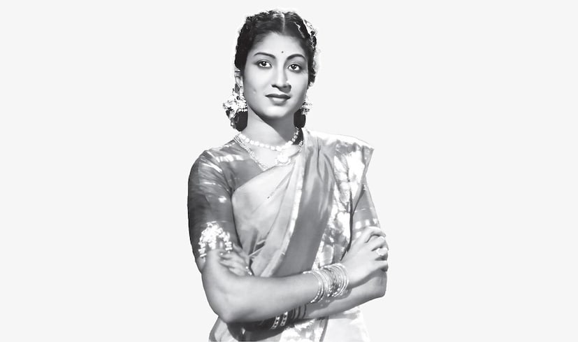 തമിഴ്, തെലുങ്ക്, ഹിന്ദി ഭാഷകളിൽ നിറഞ്ഞുനിന്ന നടിയാണ് കുമാരി രുക്മിണി. മൂന്ന് ഭാഷകളിലായി അവർ നൂറോളം സിനിമകളിൽ അഭിനയിച്ചു. തഞ്ചാവൂർ ജില്ലയിലെ മേലത്തൂരാണ് ഇവരുടെ സ്വദേശം. പറഞ്ഞു വരുമ്പോൾ രുക്മിണിയുടെ അമ്മയും നടിയാണ്. നുങ്കമ്പാക്കം ജാനകിയുടെ മകളാണ് രുക്മിണി. ഹരിശ്ചന്ദ്ര എന്ന സിനിമയുടെ ഷൂട്ടിംഗ് നടക്കവേ, ഒരു ബാലതാരത്തിനായുള്ള അന്വേഷണമാണ് രുക്മിണിയെ സിനിമയിലെത്തിച്ചത്. ഈ ചിത്രത്തിലെ നായിക താമസിച്ച മുറിക്കപ്പുറം, അച്ഛനമ്മമാരോടൊപ്പം രുക്മിണി താമസമാക്കിയിരുന്നു. നായിക ടി.പി. രാജലക്ഷ്മിയാണ് രുക്മിണിയെ സിനിമയിലേക്ക് നിർദേശിച്ചത് (തുടർന്ന് വായിക്കുക)  