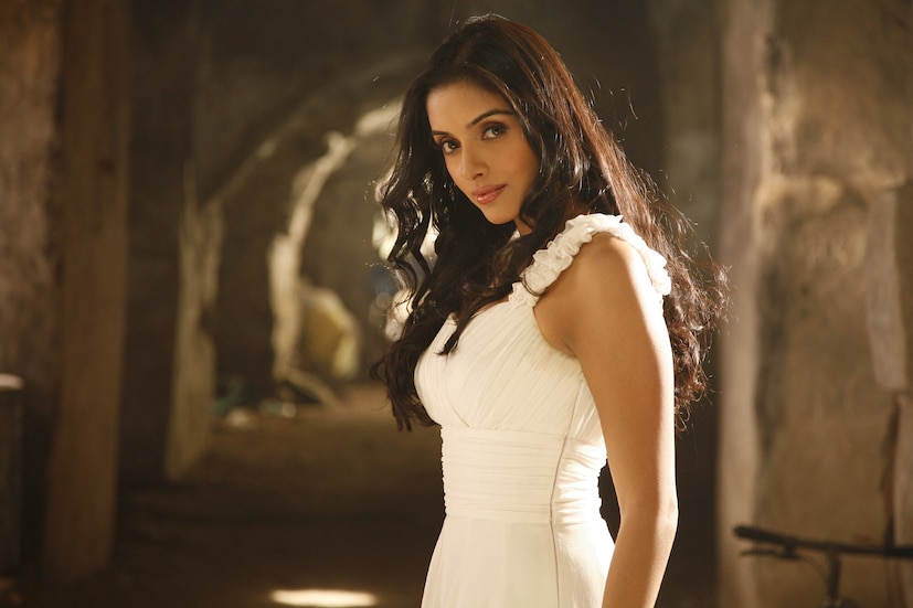 ഇതോടുകൂടി അസിന്റെ കരിയർ പച്ചപിടിച്ചു. സൂര്യയുടെ ഗജിനി, വേൽ; വിക്രമിന്റെ 'മജാ', വിജയ്‌യുടെ 'ശിവകാശി', പോക്കിരി; അജിത്തിന്റെ 'വരളാരു', 'ആൾവാർ' പോലുള്ള സിനിമകൾ അസിനെ തമിഴ് പ്രേക്ഷകരുടെ പ്രിയങ്കരിയാക്കി മാറ്റി