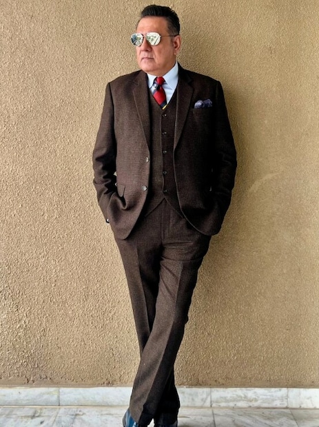 ബോളിവുഡ് നടൻ ബൊമൻ ഇറാനിയുടെ കഥ അധികംപേർ അറിഞ്ഞിട്ടുണ്ടാവില്ല. വൈവിധ്യം നിറഞ്ഞ കഥാപാത്രങ്ങൾ ചെയ്യാനുള്ള കഴിവാണ് അദ്ദേഹത്തെ വേറിട്ട് നിർത്തുന്നത്. അഭിനയലോകത്തെ ഈ യാത്ര ബൊമൻ ഇറാനിക്ക് അത്ര എളുപ്പമായിരുന്നില്ല. സിനിമയിൽ വരുന്നതിനും മുപ് അദ്ദേഹം ഒരു സ്നാക്ക് കട നടത്തുകയും, ഹോട്ടലിൽ വെയ്റ്റർ ജോലി നോക്കുകയും ചെയ്തിരുന്നു 