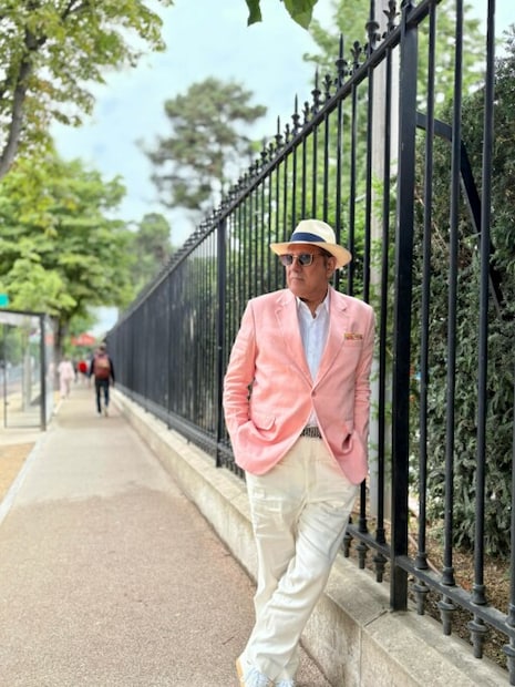 വെയ്റ്ററിൽ നിന്നുള്ള ബൊമൻ ഇറാനിയുടെ വളർച്ചയിൽ അദ്ദേഹം റൂം സർവീസും ബാറിന് പിന്നിലെ ജോലിയും നോക്കിയിരുന്നു. അവിടെ നിന്നും അദ്ദേഹം പ്രശസ്ത ഫ്രഞ്ച് റൂഫ്ടോപ്പ് റെസ്റ്റോറന്റായ റോന്ദേയ്‌വൂവിലെ ജീവനക്കാരനായി മാറി