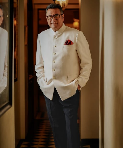 തന്റെ ഫോട്ടോഗ്രാഫിയിലെ കഴിവുകൾ കൊണ്ട് ബൊമൻ ഇറാനി ആദ്യമായി ചെറിയ ബജറ്റിൽ ഒരു ഹ്രസ്വചിത്രം ചെയ്തു. ഇത് വിധു വിനോദ് ചോപ്രയുടെ ശ്രദ്ധനേടി