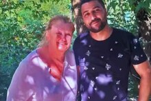 74 കാരി ഇസ്ലാം മതം സ്വീകരിച്ച് 34-കാരൻ കാമുകനെ വിവാഹം കഴിച്ചു