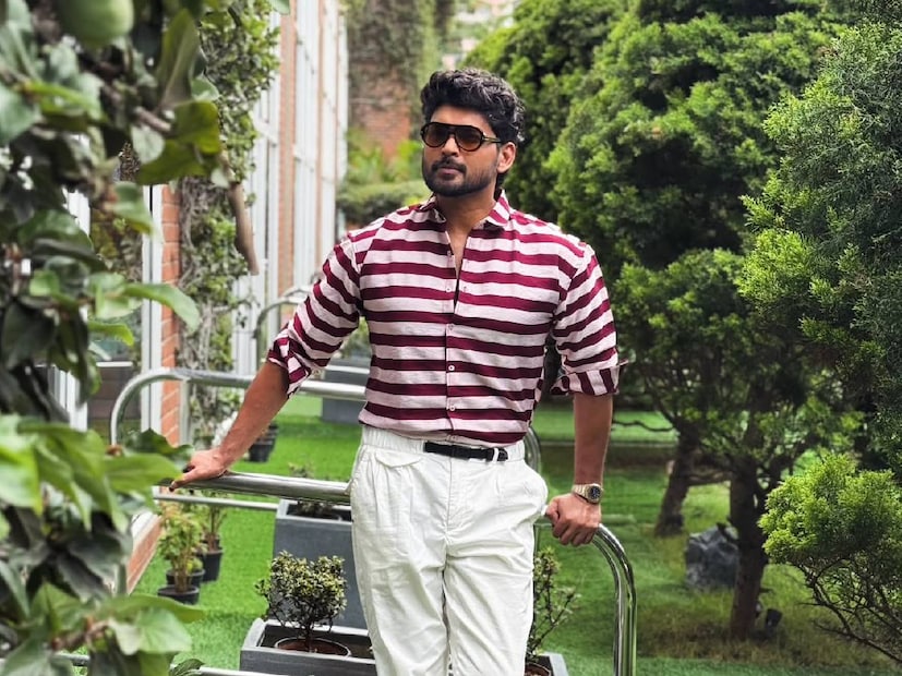 കഴിഞ്ഞ കുറച്ചു ദിവസങ്ങളായി അജ്മലിന്റെ പേരിൽ കേൾക്കുന്നത് സുഖകരമായ കാര്യങ്ങളല്ല. നിരവധി യുവതികളുമായി പരിധിവിട്ട ചാറ്റിൽ നടൻ ഏർപ്പെട്ടതായി പരാതി പ്രളയമാണ്. ചില വോയിസ് ക്ലിപ്പുകളും ഇതുസംബന്ധിച്ച് പുറത്തുവന്നു. അഭിനയം, മോഡലിംഗ് മേഖലകളിൽ നിന്നുള്ള യുവതികളാണ് പരാതിക്കാരികളിൽ കൂടുതലും. എല്ലാം ഐ.ഐ. സൃഷ്‌ടി എന്ന് അജ്മൽ വാദിച്ചു നിന്നുവെങ്കിലും, ചിലതെല്ലാം ഒറിജിനൽ ആണെന്ന് ആ ശബ്ദത്തിന്റെ ഉറവിടമായ സ്ത്രീകൾ ആരോപിച്ചു (തുടർന്ന് വായിക്കുക)