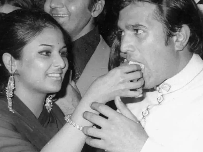 നടി ഡിംപിൾ കപാഡിയയെ വിവാഹം ചെയ്യുന്നതിനും മുൻപ് നടൻ രാജേഷ് ഖന്ന (Rajesh Khanna) അഞ്ചു മഹേന്ദ്രുവുമായി നീണ്ട കാലത്തെ പ്രണയത്തിലായിരുന്നു. പിന്നീട് ഡിംപിൾ കപാഡിയയെ വിവാഹം ചെയ്തപ്പോൾ വിവാഹാഘോഷങ്ങളുടെ ഭാഗമായ 'ബാരാത്ത്' അഞ്ജുവിന്റെ വീടിനു മുന്നിലൂടെ കൊണ്ടുപോയ ചരിത്രവുമുണ്ട് രാജേഷ് ഖന്നയ്ക്ക്. രാജേഷ് ഖന്ന വിവാഹം ചെയ്യുമ്പോൾ അദ്ദേഹത്തിന്റെ പകുതി പ്രായം മാത്രമേ ഉണ്ടായിരുന്നുളളൂ ഡിംപിളിന്. നടി ട്വിങ്കിൾ ഖന്നയുടെ മാതാപിതാക്കളാണ് അവർ. നടൻ അക്ഷയ് കുമാറിന്റെ ഭാര്യാമാതാവും ഭാര്യാപിതാവും. അഞ്ജുവും രാജേഷും അകലാനും ഒരു കാരണമുണ്ട് (തുടർന്ന് വായിക്കുക)