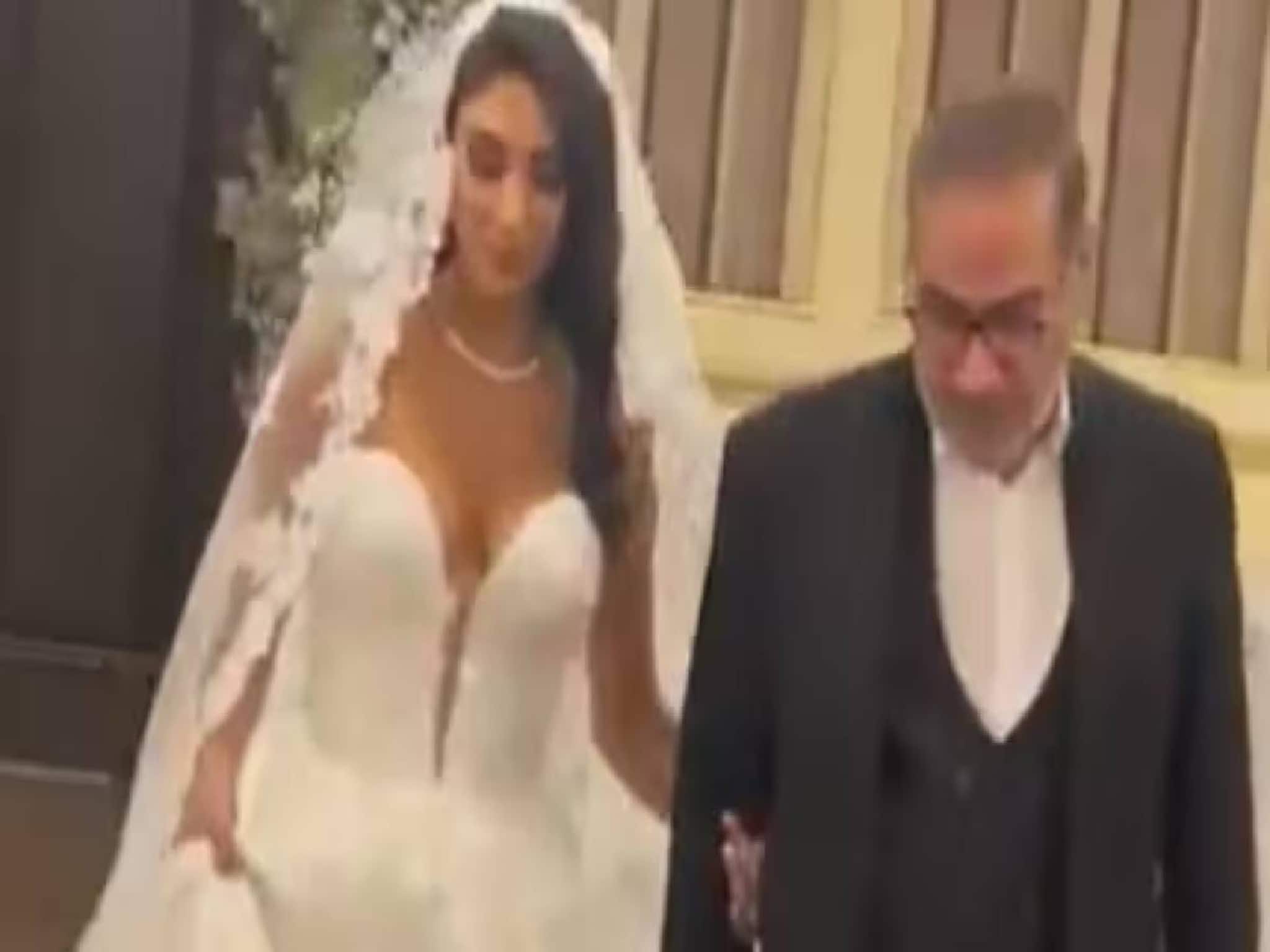 ഇറാനില്‍ ഹിജാബ് നിർബന്ധമാക്കാൻ അഞ്ഞൂറോളം സ്ത്രീകളെ കൊലപ്പെടുത്തിയ നേതാവിന്റെ മകള്‍ വിവാഹത്തിനിട്ടത് സ്ട്രാപ്പ്ലെസ് ഗൗണ്‍