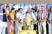കർണാടക മുഖ്യമന്ത്രിയുടെ ദീപാവലി സമ്മാനം വാങ്ങാൻ കാത്തു നിന്ന 13 സ്ത്രീകൾ തിക്കിലും തിരക്കിലും തളർന്നുവീണു