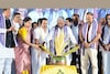 കർണാടക മുഖ്യമന്ത്രിയുടെ ദീപാവലി സമ്മാനം വാങ്ങാൻ കാത്തു നിന്ന 13 സ്ത്രീകൾ തിക്കിലും തിരക്കിലും തളർന്നുവീണു