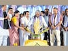 കർണാടക മുഖ്യമന്ത്രിയുടെ ദീപാവലി സമ്മാനം വാങ്ങാൻ കാത്തു നിന്ന 13 സ്ത്രീകൾ തിക്കിലും തിരക്കിലും തളർന്നുവീണു