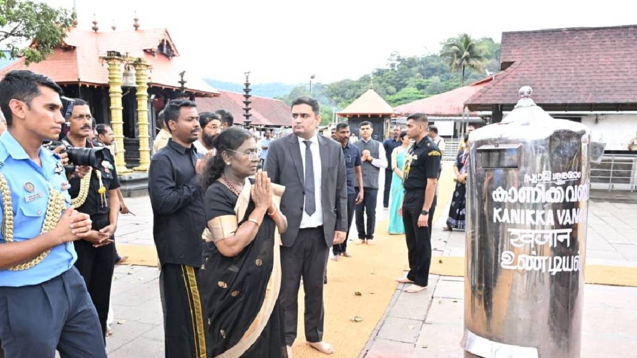 Droupadi Murmu| ചരിത്രം കുറിച്ച് രാഷ്‌ട്രപതി ദ്രൗപതി മുർമുവിന്റെ ശബരിമല അയ്യപ്പദർശനം; രാഷ്ട്രപതിയുടെ ദർശനം ചിത്രങ്ങളിലൂടെ