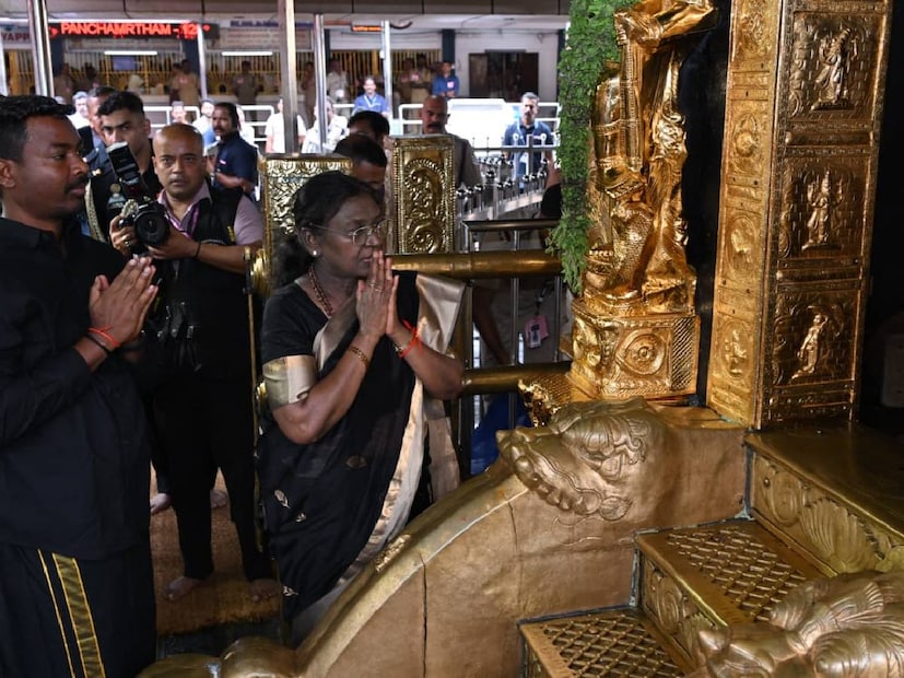 രാഷ്ട്രപതിക്ക് പുറമെ എഡിസി സൗരഭ് എസ് നായർ, പി എസ് ഒ വിനയ് മാത്തൂർ, രാഷ്ട്രപതിയുടെ മരുമകൻ ഗണേഷ് ചന്ദ്ര ഹേബ്രാം എന്നിവരും പമ്പയിൽ നിന്ന് കെട്ടുനിറച്ചു. തുടർന്ന് പ്രത്യേക വാഹന വ്യൂഹത്തിലാണ് സന്നിധാനത്തേക്ക് തിരിച്ചത്.