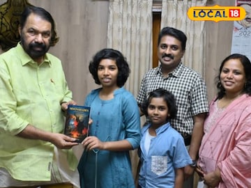 നോവൽ പ്രകാശനം ചെയ്യുന്നു