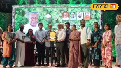  വൃക്ഷ തൈകൾ നട്ടത്തിനുള്ള അവാർഡ് ഹരിത ജില്ല മിഷൻ അംഗങ്ങൾ ഏറ്റുവാങ്ങുന്നു 