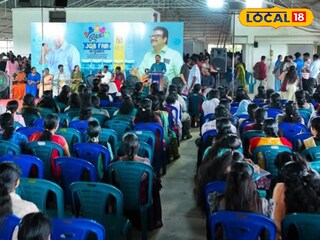 തൊഴിൽമേളയിൽ നിന്ന്