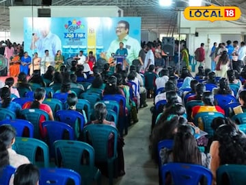 തൊഴിൽമേളയിൽ നിന്ന്