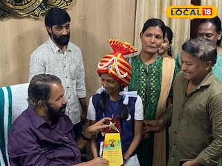 പഞ്ചമി, വിദ്യാഭ്യാസ വകുപ്പ് മന്ത്രി വി. ശിവൻകുട്ടിക്കൊപ്പം  പഞ്ചമി, വിദ്യാഭ്യാസ വകുപ്പ് മന്ത്രി വി. ശിവൻകുട്ടിക്കൊപ്പം