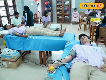 രക്തദാനം നടത്തുന്ന വിദ്യാർത്ഥികൾ രക്തദാനം നടത്തുന്ന വിദ്യാർത്ഥികൾ