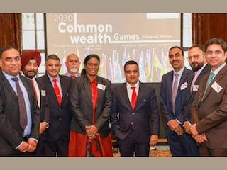 അഹമ്മദാബാദിൽ 2030 ലെ കോമൺവെൽത്ത് ഗെയിംസിന് ആതിഥേയത്വം വഹിക്കാനുള്ള നിർദ്ദേശം സമർപ്പിച്ചതിന് ശേഷം ഗുജറാത്ത് ആഭ്യന്തര മന്ത്രി ഹർഷ് സംഘവി ഉദ്യോഗസ്ഥർക്കൊപ്പം അഹമ്മദാബാദിൽ 2030 ലെ കോമൺവെൽത്ത് ഗെയിംസിന് ആതിഥേയത്വം വഹിക്കാനുള്ള നിർദ്ദേശം സമർപ്പിച്ചതിന് ശേഷം ഗുജറാത്ത് ആഭ്യന്തര മന്ത്രി ഹർഷ് സംഘവി ഉദ്യോഗസ്ഥർക്കൊപ്പം