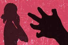 കൊല്ലത്ത് ഒമ്പതാം ക്ലാസുകാരി പ്രസവിച്ചു ; അമ്മയുടെ സുഹൃത്ത് പിടിയിൽ