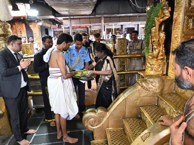 രാവിലെ 8.40ന് പ്രമാടം രാജീവ് ഗാന്ധി ഇൻഡോർ സ്റ്റേഡിയം ഗ്രൗണ്ടിൽ ഹെലികോപ്റ്ററിൽ എത്തിയ രാഷ്ട്രപതിയെ ദേവസ്വം വകുപ്പ് മന്ത്രി വി.എന്&#x200d; വാസവൻ്റെ നേതൃത്വത്തിൽ സ്വീകരിച്ചു. ആന്റോ ആന്റണി എംപി, കെ.യു ജനീഷ് കുമാർ എംഎൽഎ, പ്രമോദ് നാരായണ്&#x200d; എംഎല്&#x200d;എ, ജില്ലാ കലക്ടര്&#x200d; എസ് പ്രേം കൃഷ്ണന്&#x200d;, ജില്ലാ പൊലിസ് മേധാവി ആര്&#x200d; ആനന്ദ് എന്നിവരും സ്വീകരിക്കാനുണ്ടായിരുന്നു.