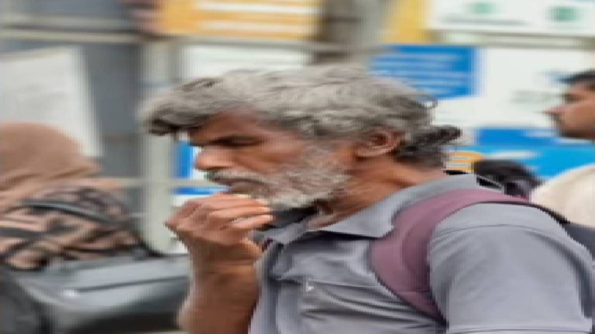 മലപ്പുറത്ത് അന്ധനെന്ന് അഭിനയിച്ച് ഭിക്ഷ എടുത്ത കോട്ടയംകാരനെ കയ്യോടെ പിടിച്ച് നാട്ടുകാർ