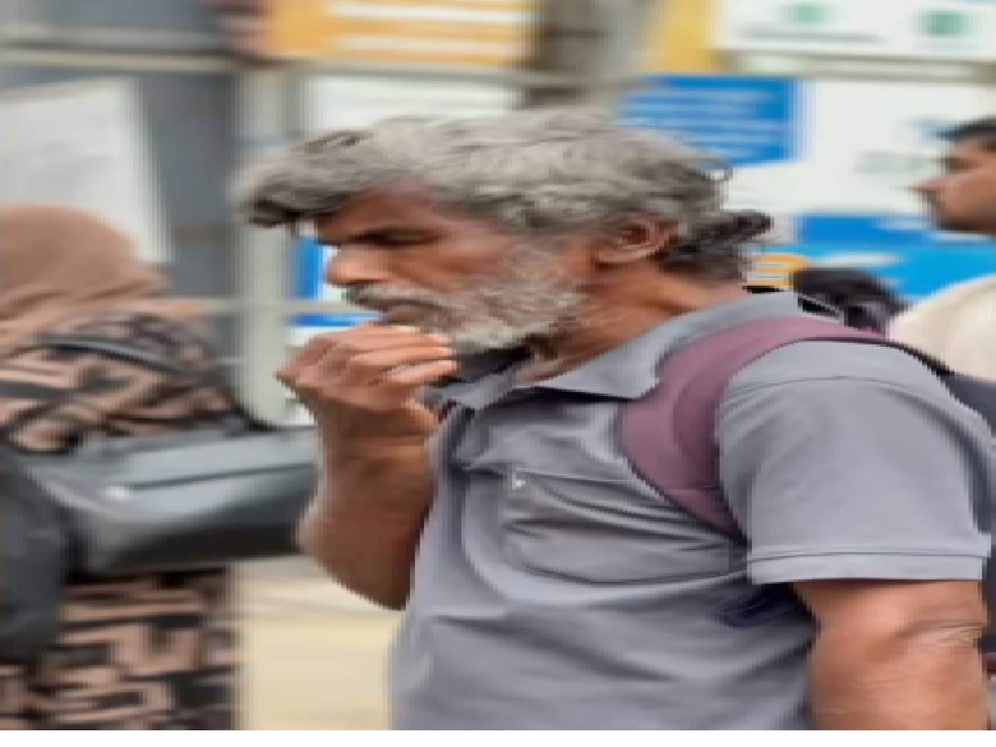 മലപ്പുറത്ത് അന്ധനെന്ന് അഭിനയിച്ച് ഭിക്ഷ എടുത്ത കോട്ടയംകാരനെ കയ്യോടെ പിടിച്ച് നാട്ടുകാർ