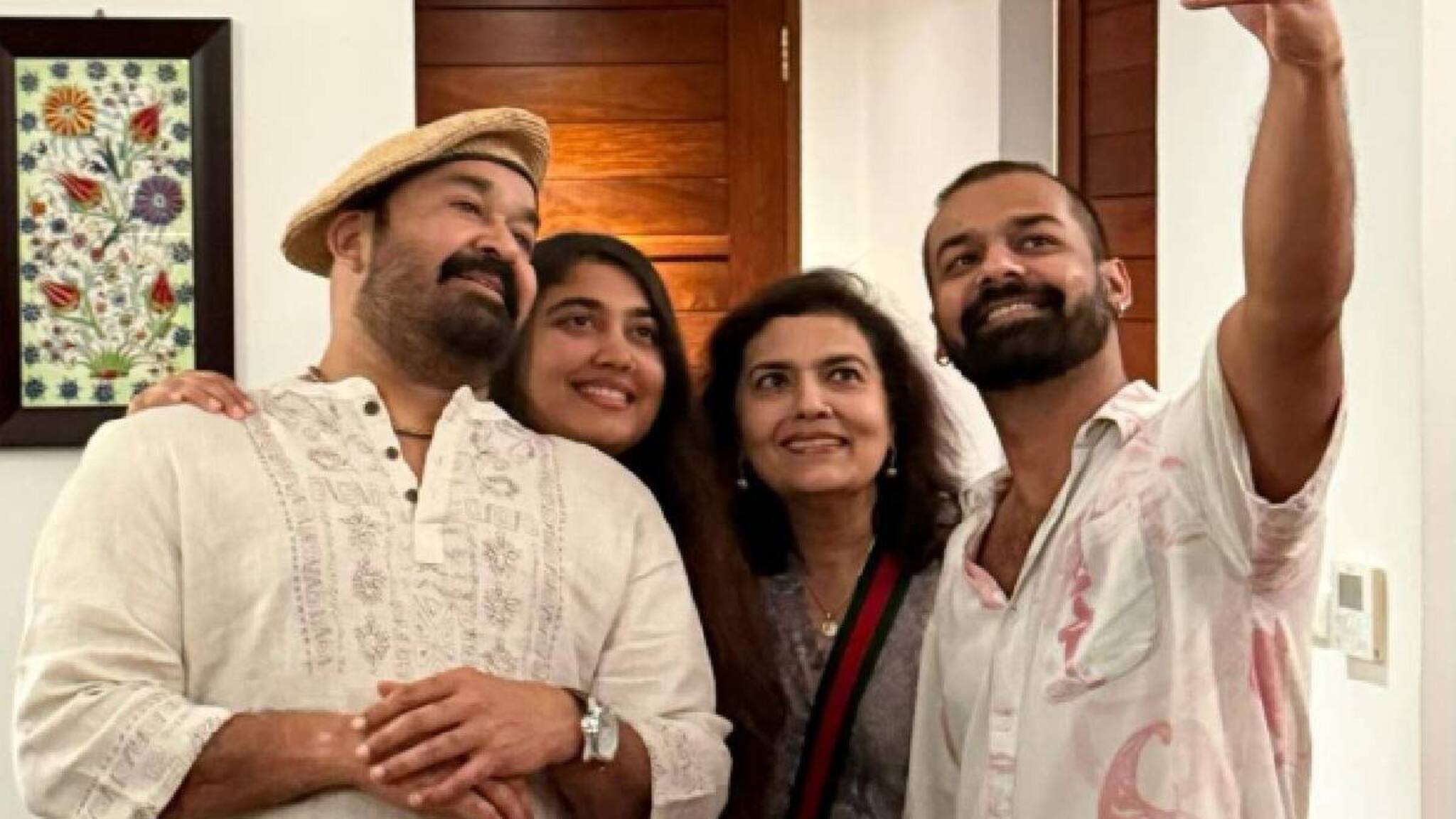 അക്കാലങ്ങളിൽ വരുന്നു, അഭിനയിക്കുന്നു, അത്രതന്നെ; മകളുടെ അരങ്ങേറ്റ ചിത്രത്തിന്റെ പൂജാ വേളയിൽ ഓർമകളുമായി മോഹൻലാൽ