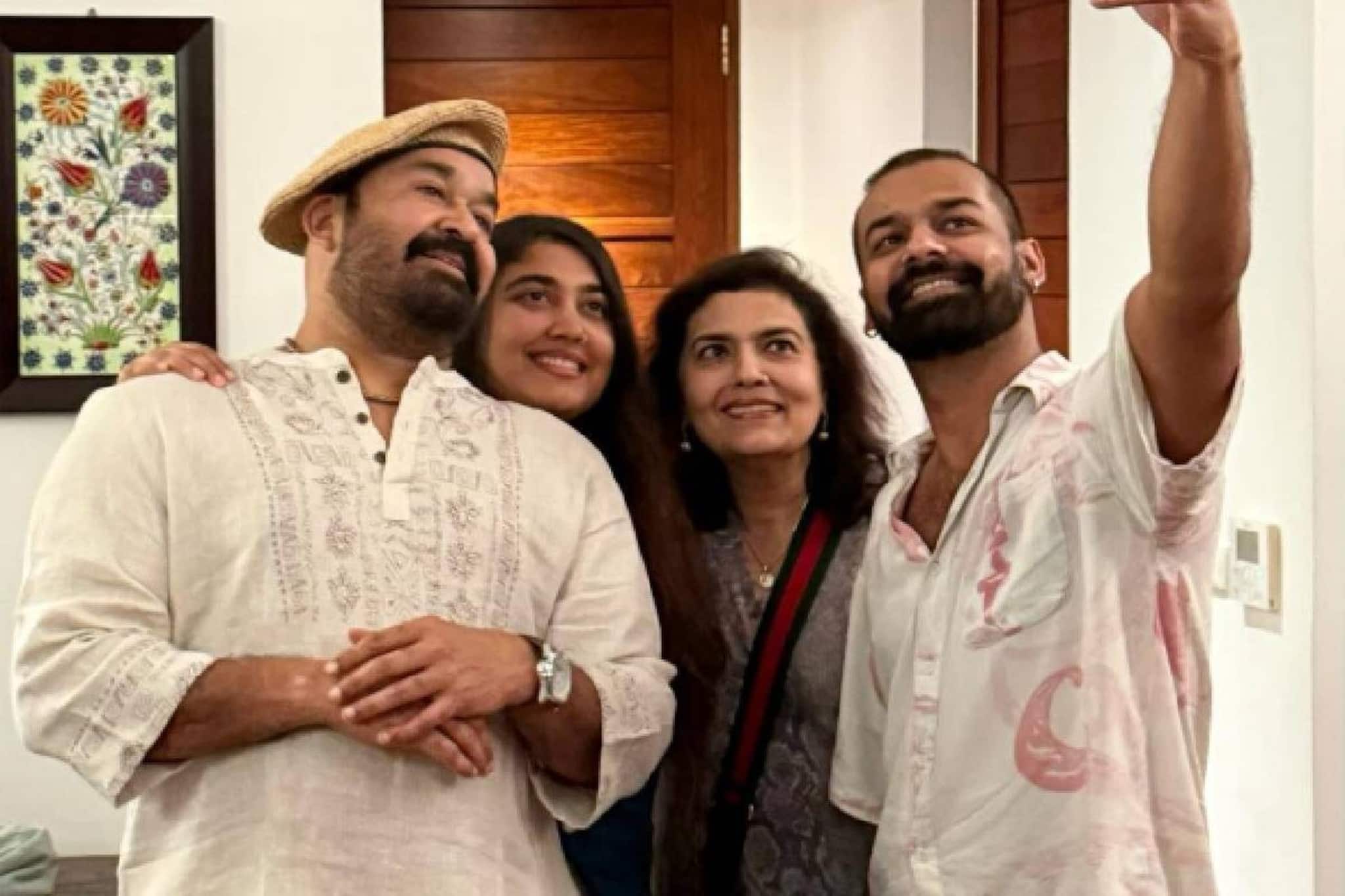 അക്കാലങ്ങളിൽ വരുന്നു, അഭിനയിക്കുന്നു, അത്രതന്നെ; മകളുടെ അരങ്ങേറ്റ ചിത്രത്തിന്റെ പൂജാ വേളയിൽ ഓർമകളുമായി മോഹൻലാൽ