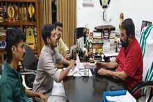 പിഎം ശ്രീ പദ്ധതി; എബിവിപി മന്ത്രി വി ശിവന്‍കുട്ടിയെ കണ്ട് അനുമോദനം അറിയിച്ചു