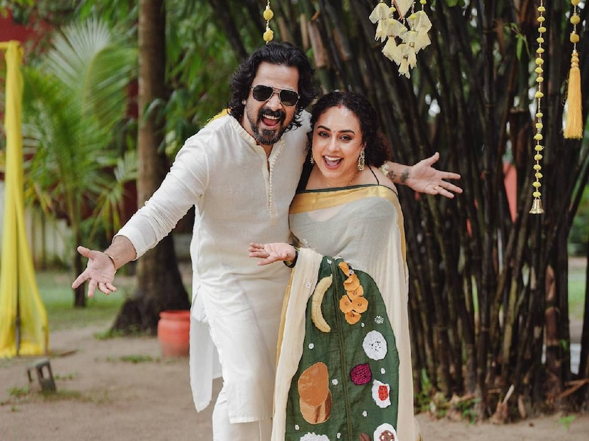 പേളിയും ശ്രീനിഷും അവരുടെ രണ്ടാമത്തെ വീടിന്റെ പണിപ്പുരയിലാണ്. ആലുവയിലെ പേളിയുടെ വീടും, കൊച്ചിയിലെ ദ്വീപിൽ അവർ സ്വന്തമാക്കിയ ഫ്ലാറ്റും, പാലക്കാട് ശ്രീനിഷിന്റെ മാതാപിതാക്കൾ പടുത്തുയർത്തിയ വീടും ഉൾപ്പെടെ നിരവധി വീടുകളുടെ വിശേഷം അവരുടെ സോഷ്യൽ മീഡിയ പേജുകളിലൂടെ ഇതിനോടകം പുറത്തുവന്നിട്ടുണ്ട്. പക്ഷെ അതിൽ നിന്നുമെല്ലാം വ്യത്യസ്തമാണ് ഈ വീട്. വാടകയ്ക്ക് എടുത്ത ഫ്ലാറ്റിൽ ഉൾപ്പെടെ പേളിയും ശ്രീനിഷും താമസിച്ചിട്ടുണ്ട്. ഈ സ്വപ്നത്തെ കുറിച്ച് പേളി വിശദമാക്കുന്നു (തുടർന്ന് വായിക്കുക)