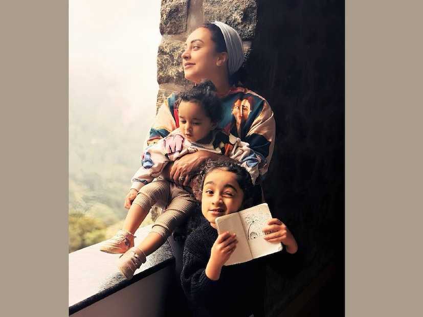 എങ്കിൽ ഈ വീട്ടിലാകും അവർ താമസിക്കുക എന്ന് പേളി പറയുന്നു. പൂർണസജ്ജമായ ഫ്ളാറ്റിലേക്കാവും പേളിയും ശ്രീനിഷും മക്കളും അവരുടെ വേണ്ടപ്പെട്ടവരും സഹായികളും ഉൾപ്പെടെ മാറുക. ഒൻപത് മാസങ്ങളായി താൻ മനസ്സിൽ കൊണ്ടുനടന്ന സ്വപ്നത്തെ 'ഒൻപത് മാസമായി ഞാൻ ചുമന്നുകൊണ്ടിരിക്കുന്ന രഹസ്യം' എന്ന് പറഞ്ഞാണ് പേളി അവതരിപ്പിക്കുന്നത്. പോയവർഷം ഡിസംബർ മാസത്തിലാണ് പേളി പുതിയ വീട് വാങ്ങുന്ന കാര്യം തീരുമാനിച്ചത്. അന്ന് മുതൽ ഇന്നുവരെ അക്ഷരാർത്ഥത്തിൽ ഈ വീടിന്റെ 'പണിപ്പുരയിലാണ്' പേളിയും ശ്രീനിഷും