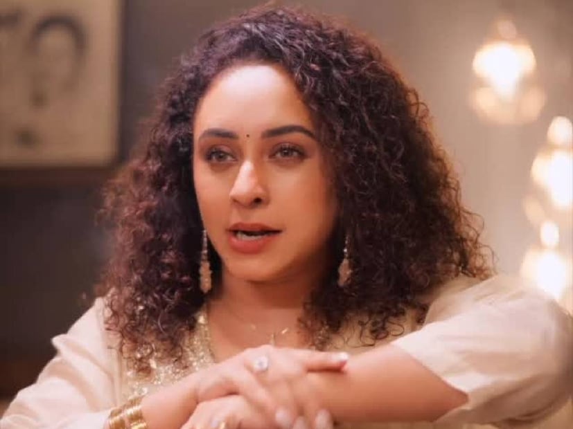 ഇപ്പോൾ താമസിക്കുന്ന ഫ്ലാറ്റിൽ നിന്നും സ്വപ്നമായ പുതിയ വീട്ടിലേക്കുള്ള യാത്രയായാണ് വ്ലോഗ് സെറ്റ് ചെയ്തിട്ടുള്ളത്. തങ്ങളുടെ ഹൃദയത്തോട് ചേർന്ന് നിൽക്കുന്ന വ്ലോഗ് എന്നാണ് പേളി ഇതേപ്പറ്റി പറയുന്നത്. പുത്തൻ വീട്ടിലേക്ക് കാലെടുത്തു വയ്ക്കുന്ന ഓരോ സെക്കൻഡും വൈകാരികയും മനസ്സിൽ നന്ദി നിറഞ്ഞതുമാണ് എന്ന് പേളി. രണ്ടു ഭാഗങ്ങളായാണ് ഈ വീഡിയോ പൂർണമാവുക, ഇന്റീരിയർ, കിച്ചൻ മുതലായവയുടെ നിർമാണം ആരംഭിക്കുമ്പോൾ ആ വിശേഷങ്ങളും വ്ലോഗിൽ ഉൾപ്പെടുത്തും എന്ന് പേളി