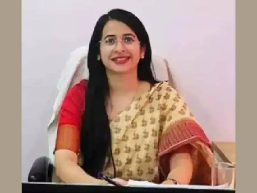 വിട്ടുകളയുന്നതിനു പകരം, പ്രിയാൽ തിരിച്ചടിയെ പ്രചോദനമാക്കി മാറ്റി. കൃത്യമായ പരിശ്രമവും അർപ്പണബോധവും കൊണ്ട് മധ്യപ്രദേശ് പബ്ലിക് സർവീസ് കമ്മീഷന്റെ (MPPSC) പരീക്ഷ മൂന്നു തവണ തുടർച്ചയായി എഴുതി അവർ ഡെപ്യൂട്ടി കളക്‌ടറായി. വെല്ലുവിളികളെ മറികടന്ന് സ്ഥിരോത്സാഹത്തോടെ ജീവിതവിജയം നേടുന്നതെങ്ങനെ എന്ന് പഠിക്കാനുള്ള തുറന്ന പുസ്തകമായി മാറിയിരിക്കുകയാണ് പ്രിയാലിന്റെ ജീവിതം 