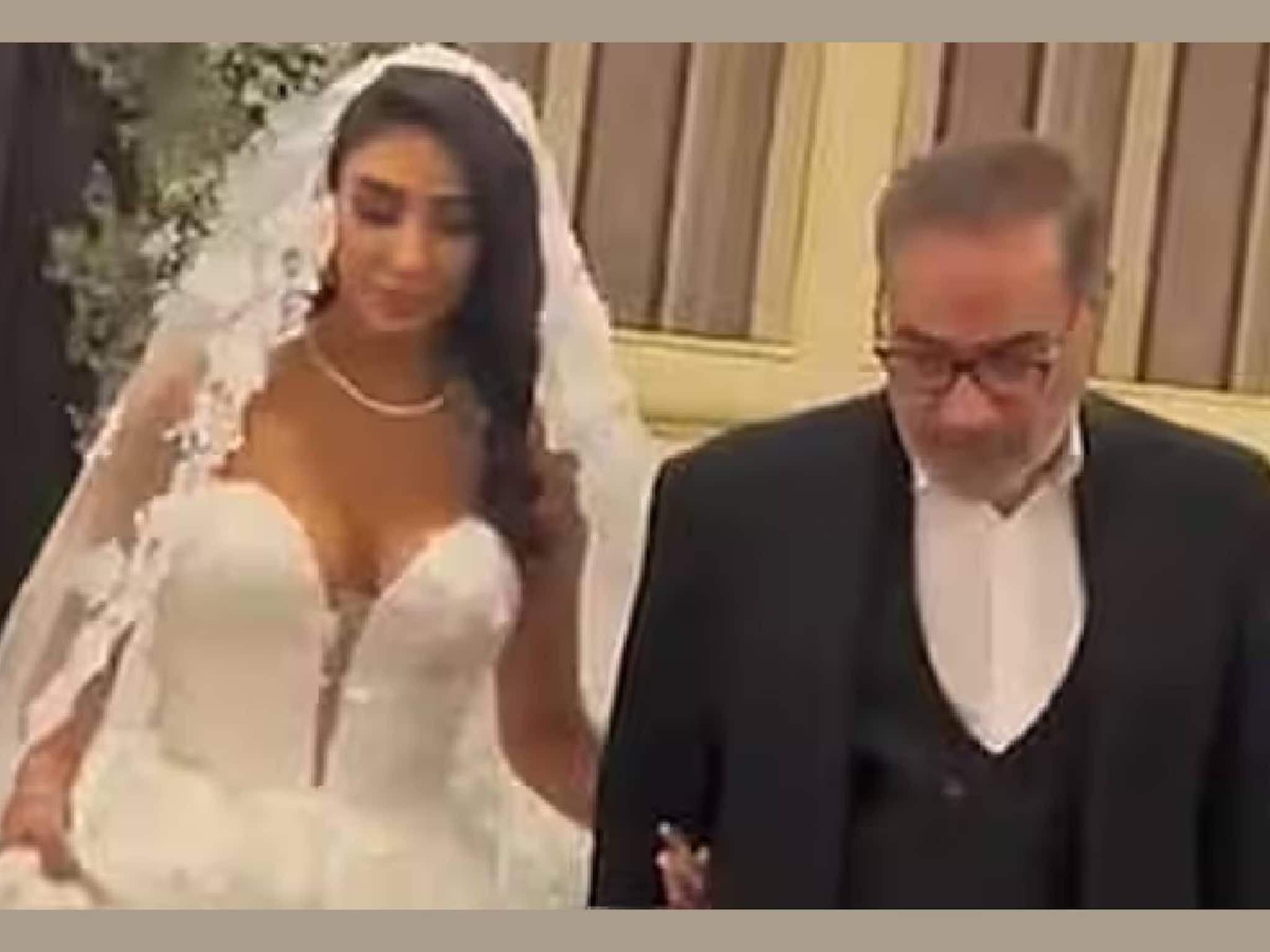 ഹിജാബിനെ എതിർത്തവർക്ക് ജീവൻ നഷ്ടമായ ഇറാനിൽ സ്ട്രാപ്‌ലെസ് ഗൗണ്‍ വിവാദത്തിന്റെ കേന്ദ്രബിന്ദുവായതെങ്ങനെ?