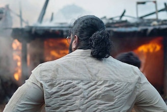 തേയിലയും കുപ്പിവെള്ളവും വിറ്റു നടന്ന ചെക്കൻ 100 കോടി പ്രതിഫലമുള്ള സൂപ്പർ താരമായതെങ്ങനെ?