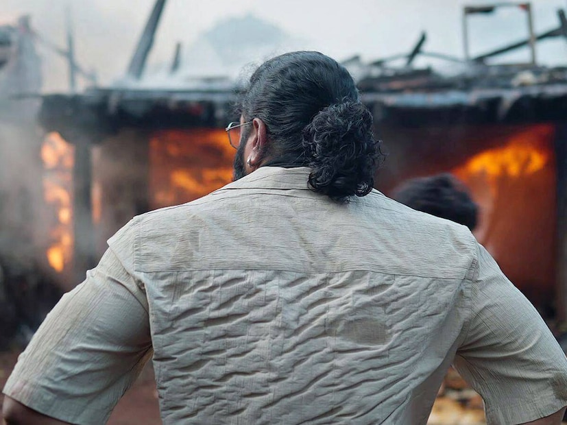 വലിയ സ്വപ്നങ്ങളുമായി ചെറിയ കുടുംബങ്ങളിൽ ജീവിക്കുന്നവർക്ക് ലക്ഷ്യബോധം ഉണ്ടെങ്കിൽ പോലും, ആ ലക്ഷ്യം കയ്യെത്തിപ്പിടിക്കുന്നത് വരെയെത്താൻ പലപ്പോഴും സാമ്പത്തികനില ഒരു വെല്ലുവിളിയായേക്കാം. അതിനുദാഹരണമാണ് ഇന്ന് 100 കോടി രൂപ പ്രതിഫലം പറ്റുന്ന ഈ നടൻ. ബിരുദം നേടിയിട്ട് പോലും നിത്യവൃത്തിക്കായി അദ്ദേഹം ഒരുകാലത്ത് കുപ്പിവെള്ളം വിറ്റു ജീവിച്ചിരുന്നു. അന്ന് മല്ലേശ്വരം എന്ന സ്ഥലത്ത് ഡെലിവറിക്കായി പോയപ്പോൾ കേട്ട ചലച്ചിത്ര നിർമാണ കോഴ്‌സിനെ കുറിച്ചുള്ള വിവരം അദ്ദേഹത്തിന്റെ ജീവിതം മാറ്റിമറിക്കുന്നതായി മാറി. ആ നടനും അദ്ദേഹത്തിന്റെ ജീവിതവഴികളും ഇവിടെ പരിചയപ്പെടാം