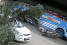 കോഴിക്കോട്ട് സ്കൂട്ടറിന് പിന്നിൽ സ്വകാര്യ ബസിടിച്ച് മൂന്നുവയസുകാരൻ മരിച്ചു