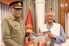 ഇന്ത്യയുടെ വടക്കുകിഴക്കന്‍ സംസ്ഥാനങ്ങൾ ചേർത്ത ബംഗ്ലാദേശ് ഭൂപടം പാകിസ്ഥാന്‍ ജനറലിന് സമ്മാനിച്ച് മുഹമ്മദ് യൂനസ്