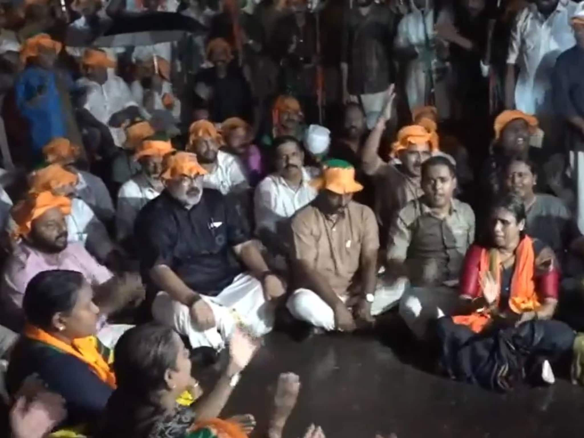 ശബരിമല സ്വർണക്കൊള്ളയിൽ ബിജെപിയുടെ രാപ്പകൽ സെക്രട്ടേറിയറ്റ് ഉപരോധ സമരം തുടങ്ങി