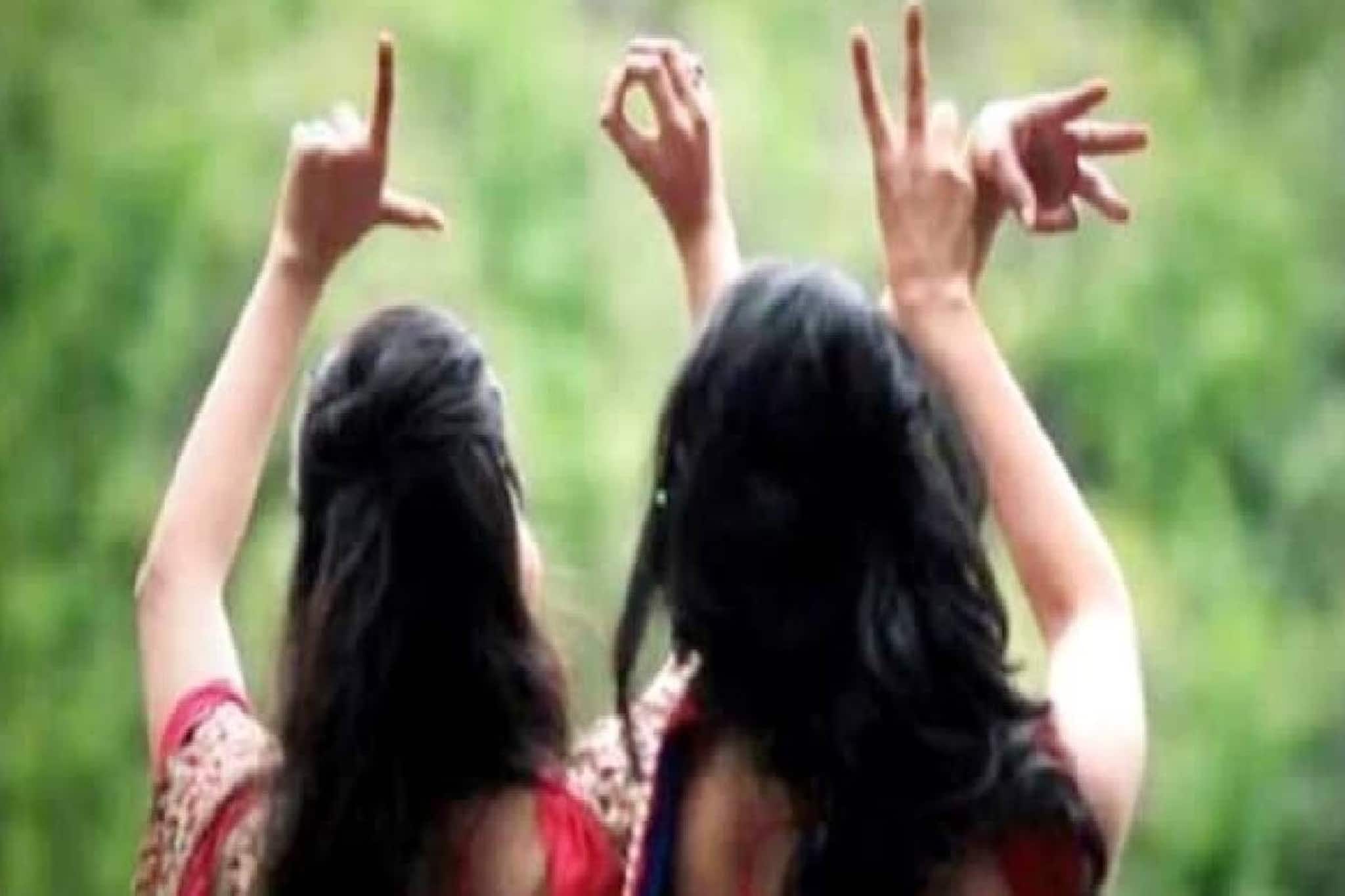 ഭർത്താവിനെയും കുഞ്ഞിനേയും ഉപേക്ഷിച്ച് യുവതി നാത്തൂനുമൊത്ത് നാടുവിട്ടു; ബന്ധം പുറത്തറിഞ്ഞത്  വാട്ട്സ് ആപ്പ് ചാറ്റ് കണ്ടതോടെ