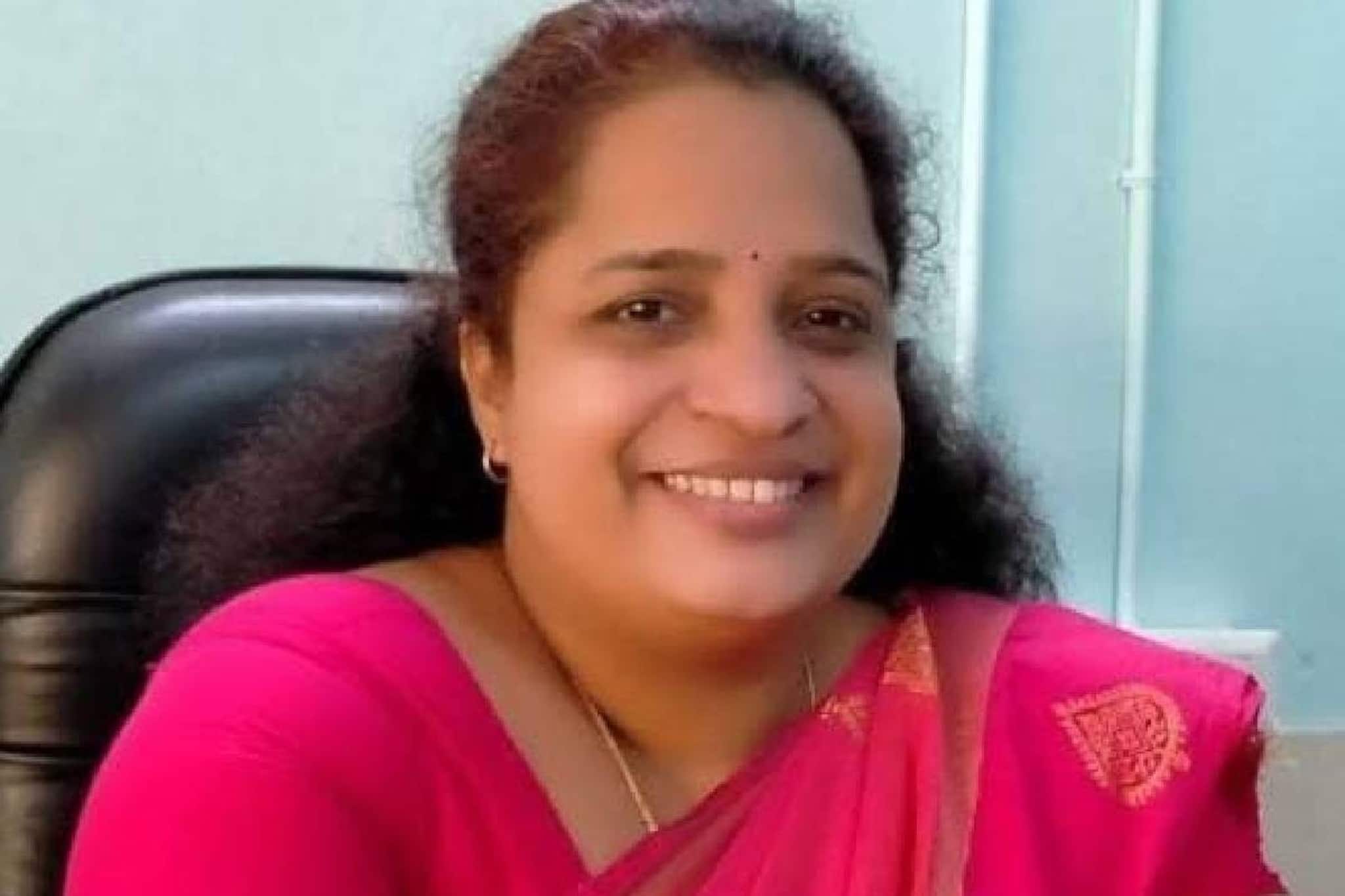 കണ്ണൂരിൽ കോടതി നടപടികൾ ഫോണിൽ‌ ചിത്രീകരിച്ച സിപിഎം വനിതാ നേതാവിന് 1000 രൂപ പിഴ