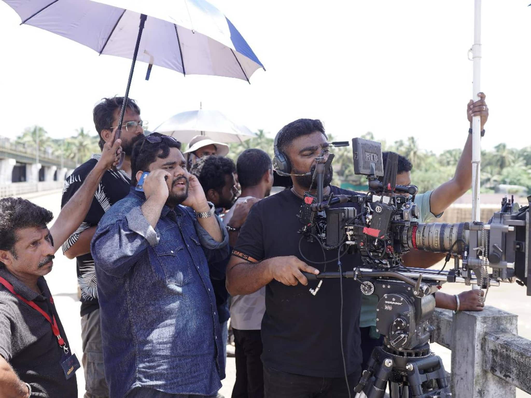 സാഗർ സൂര്യക്കൊപ്പം ഓസ്‌ലറിലെ 'മമ്മൂട്ടി' ആദം സാബിക്; ക്യാമ്പസിന്റെ വർണപ്പൊലിമയുമായി 'ഡർബി' ചിത്രീകരണം പൂർത്തിയായി