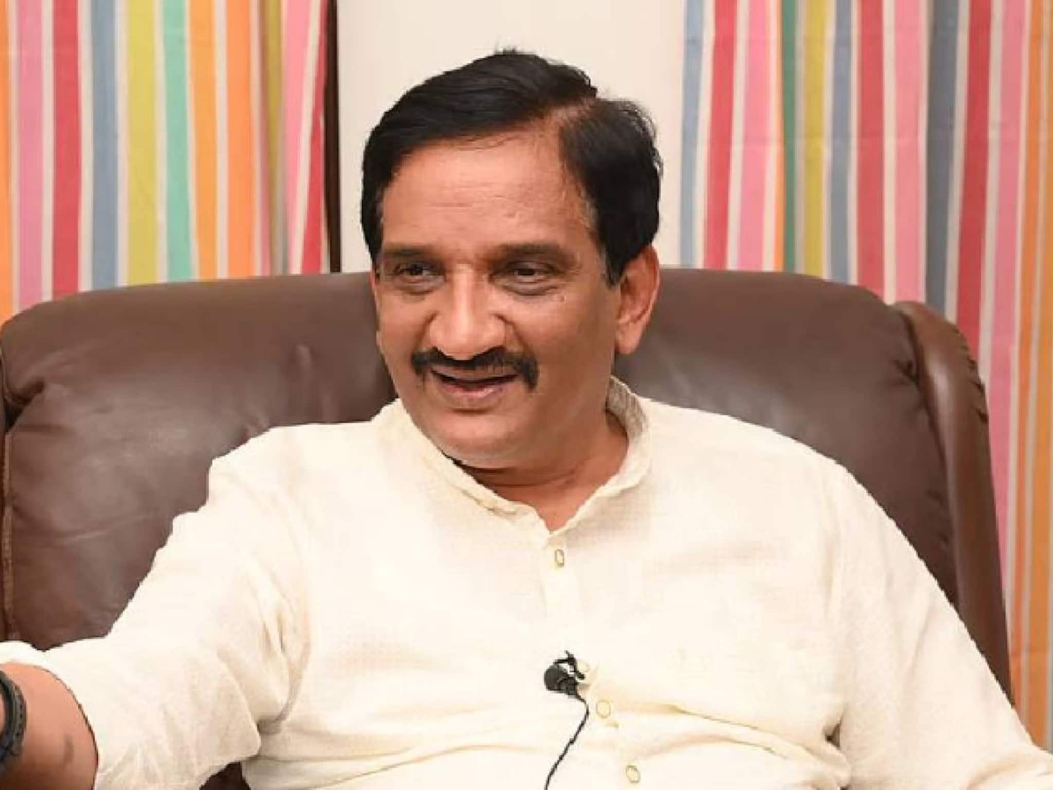 'പണ്ട് മാറ് മറയ്ക്കാനുള്ള സമരമാണ് നടന്നിരുന്നതെങ്കില്‍ ഇന്ന് മാറ് കാണിക്കാനുള്ള ശ്രമമാണ്';സ്ത്രീ വിരുദ്ധ പരാമർശവുമായി ഫസൽ ഗഫൂർ
