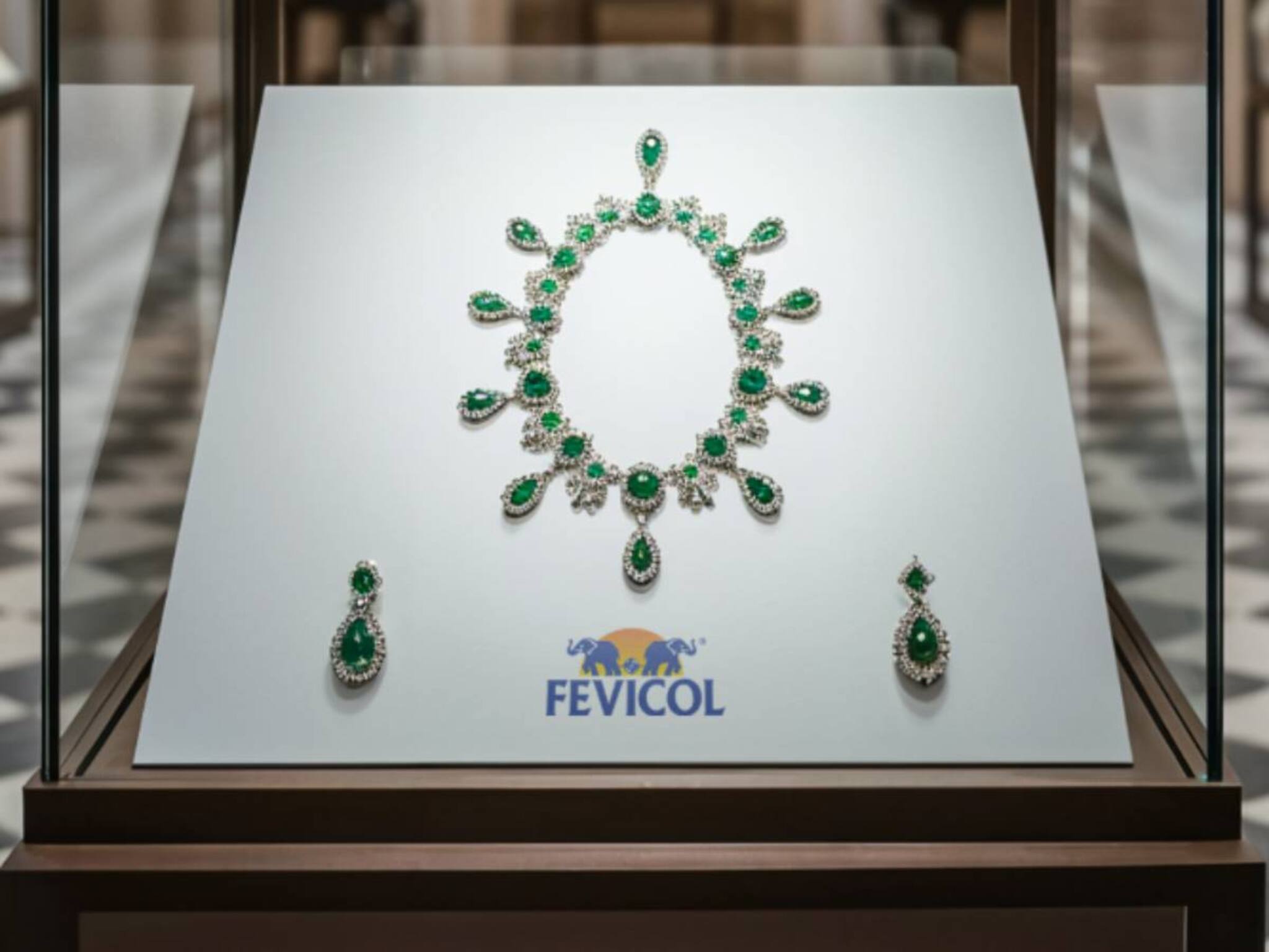 ‘ഇനി അസാധ്യം’; ഒട്ടിച്ചാൽ ഒരു കള്ളനും കൊണ്ടുപോകാനാകില്ല; ലൂവ്ര് മ്യൂസിയത്തിലെ കവർച്ച 'പരസ്യമാക്കി' ഫെവിക്കോൾ