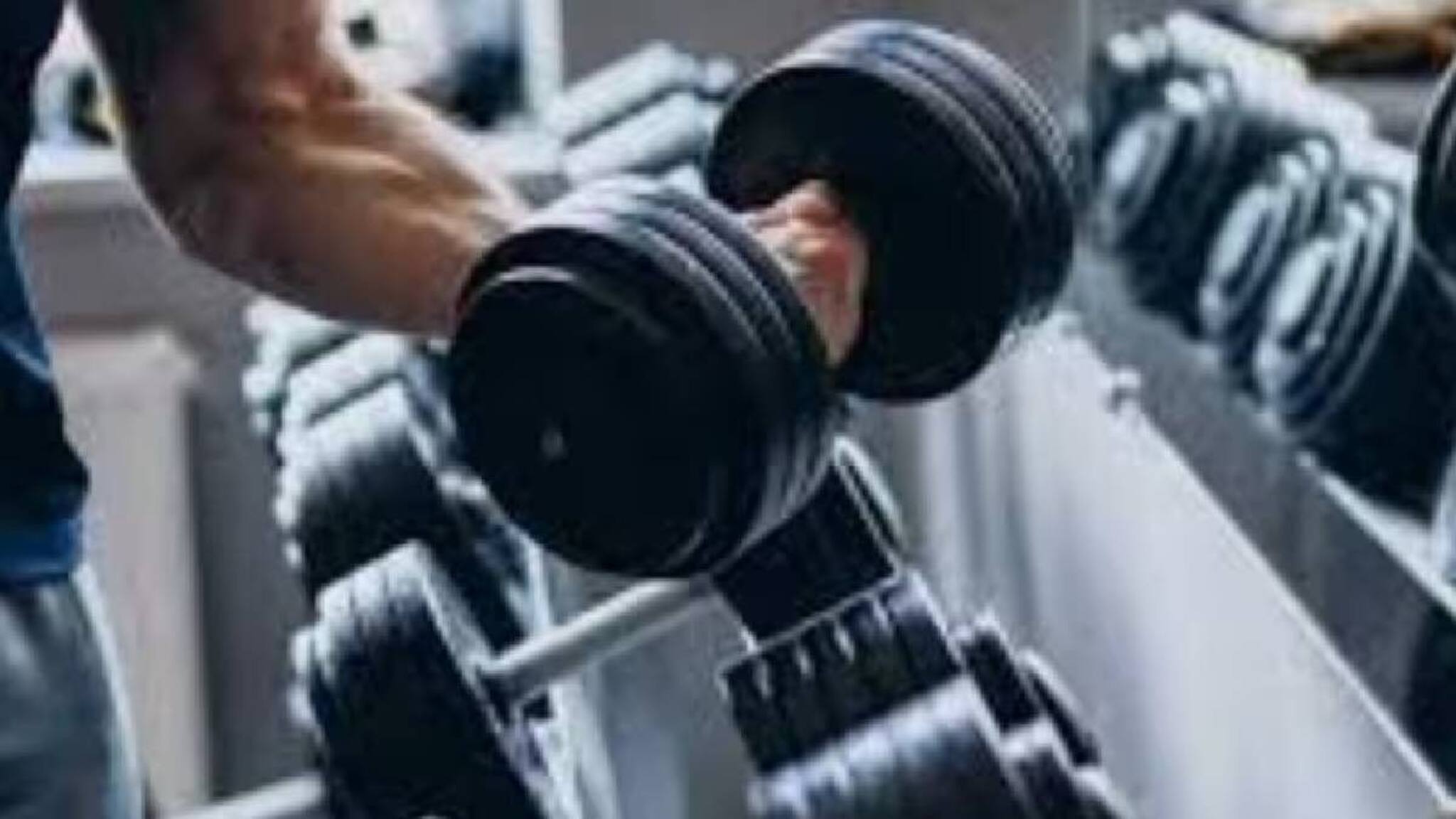 തൂക്കം 50 കിലോ കുറച്ചാല്‍ 1.3 കോടി രൂപയുടെ കാര്‍ നല്‍കാമെന്ന് ജിം; തൂക്കത്തിനൊപ്പം ആളും തീര്‍ന്നുപോകുമെന്ന് കമന്റ്‌